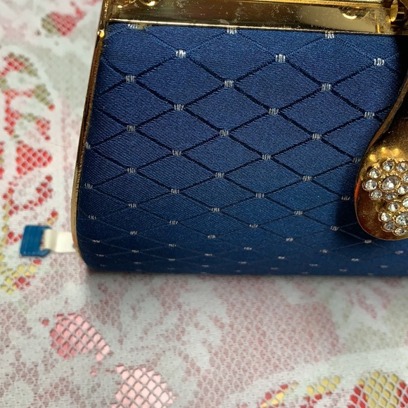 Cute brass and rhinestone purse - Picture 16 of 17